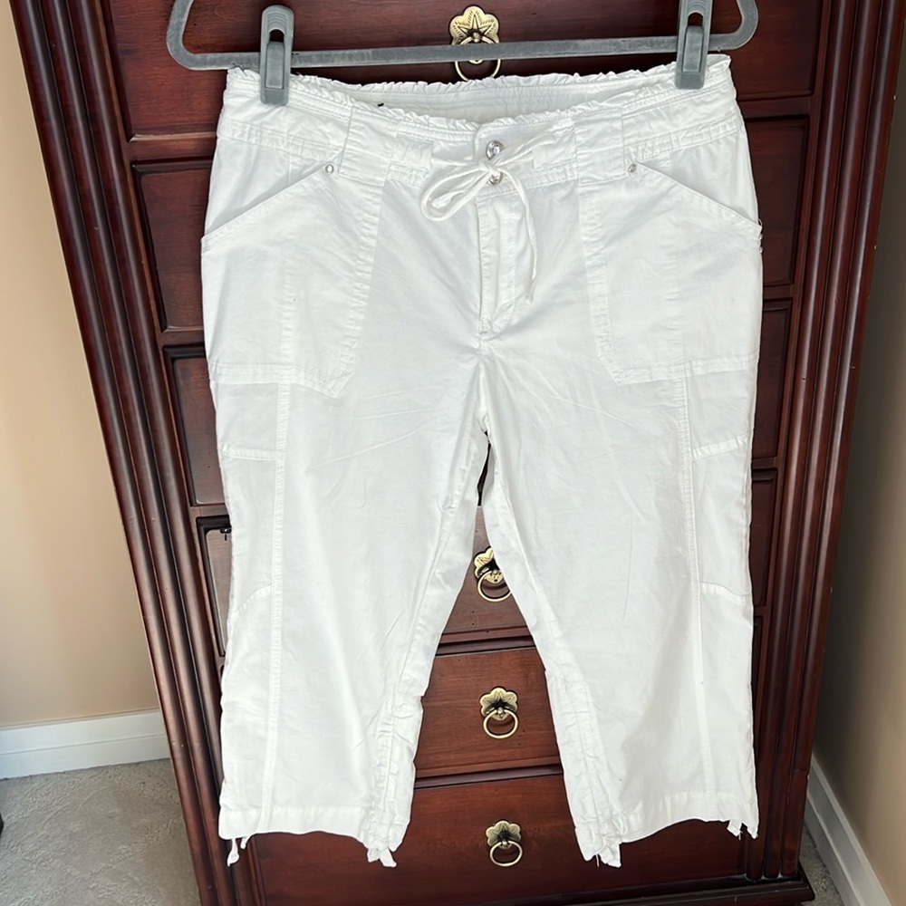 INC International Concepts White Capri Pants Size 8